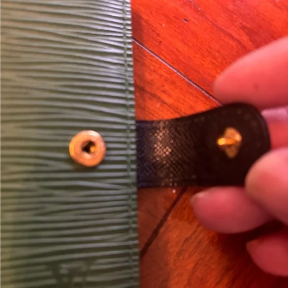 Louis Vuitton Monogram EPI Leather Wallet Green Quiet Luxury Travel Organizer - Picture 3 of 7